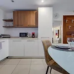 Spacious 1-bedr - Portomasso Marina דירה Birbuba