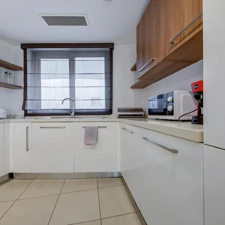 Spacious 1-bedr - Portomasso Marina Birbuba