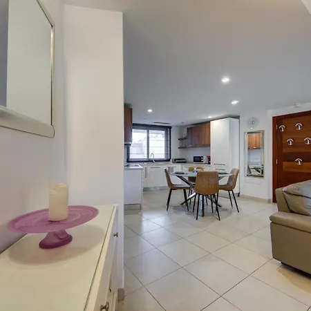 Spacious 1-bedr - Portomasso Marina