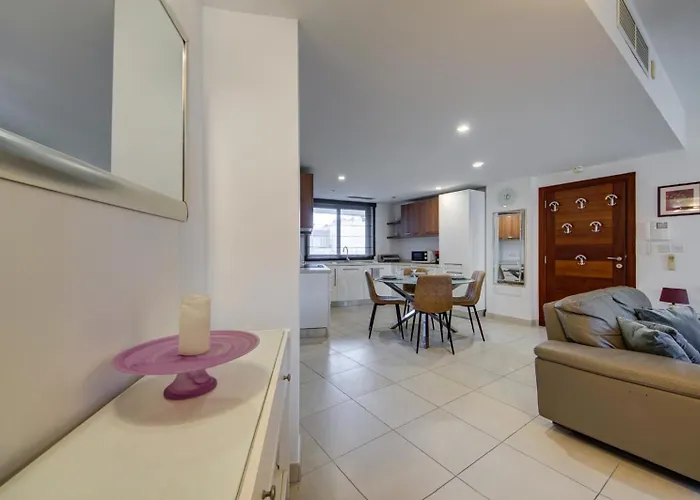 Spacious 1-bedr - Portomasso Marina