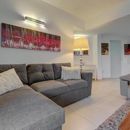 Spacious 1-bedr - Portomasso Marina Apartment
