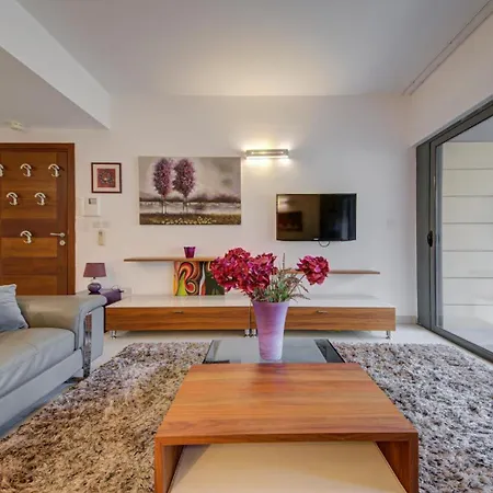 Spacious 1-bedr - Portomasso Marina * Birbuba