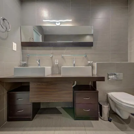 Spacious 1-bedr - Portomasso Marina Lejlighed Birbuba