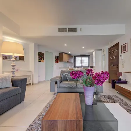 Spacious 1-bedr - Portomasso Marina *