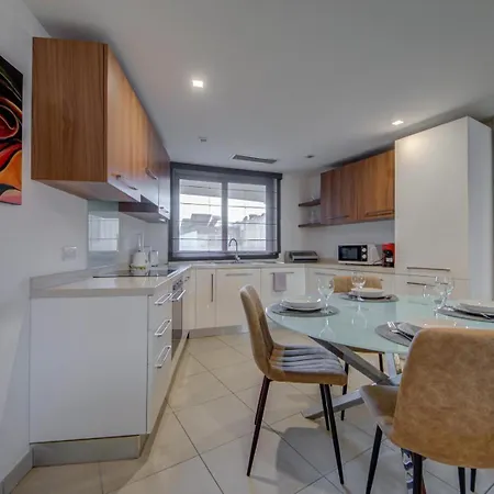 Spacious 1-bedr - Portomasso Marina * Birbuba