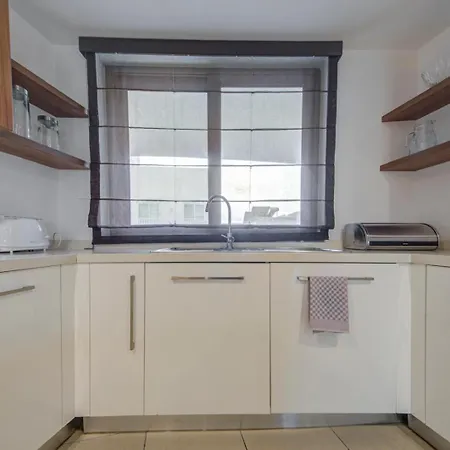 Spacious 1-bedr - Portomasso Marina Birbuba