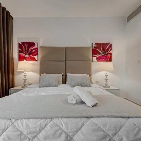 Spacious 1-bedr - Portomasso Marina Apartment