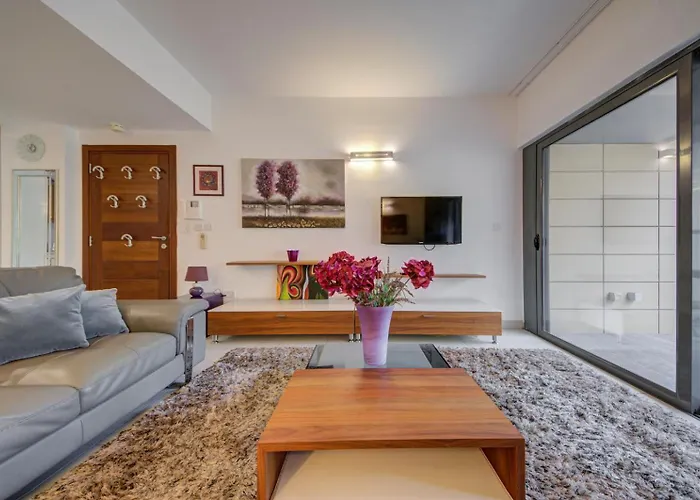 Spacious 1-bedr - Portomasso Marina * Birbuba