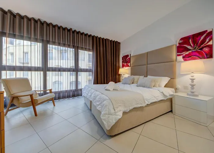 Spacious 1-bedr - Portomasso Marina Apartment