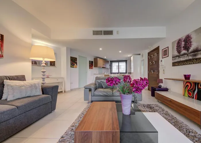 Spacious 1-bedr - Portomasso Marina *