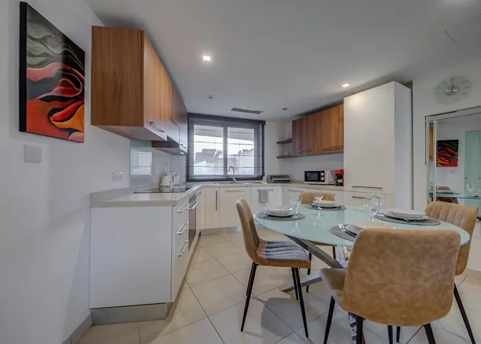 Spacious 1-bedr - Portomasso Marina * Birbuba