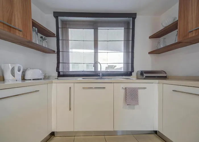 Spacious 1-bedr - Portomasso Marina Birbuba